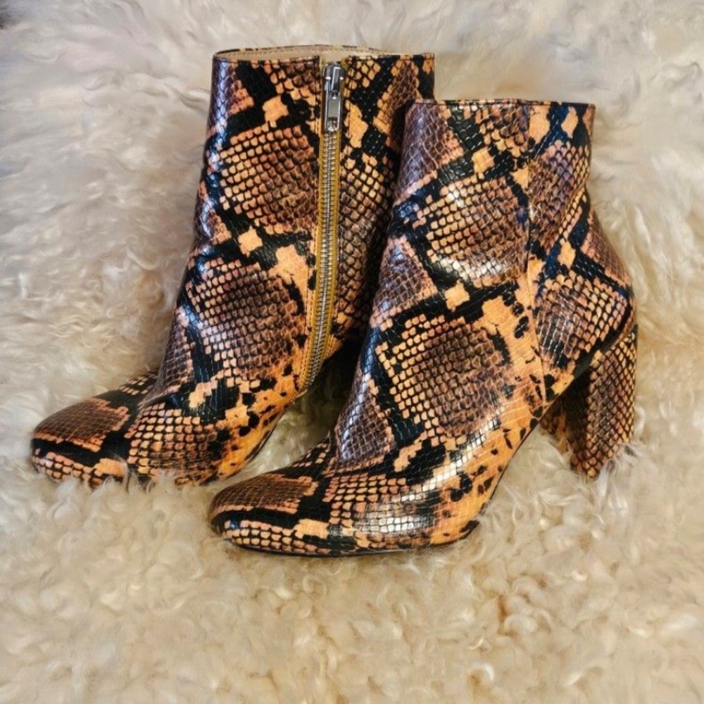 Snakeskin Patterned Ankle Boots 2000s Vintage By STEVE MADDEN vegan Size 8.5